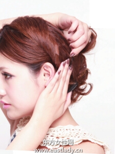 局部旋拧高盘发 减新淡雅减龄发型