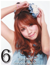 俏皮可爱咖色微卷发型