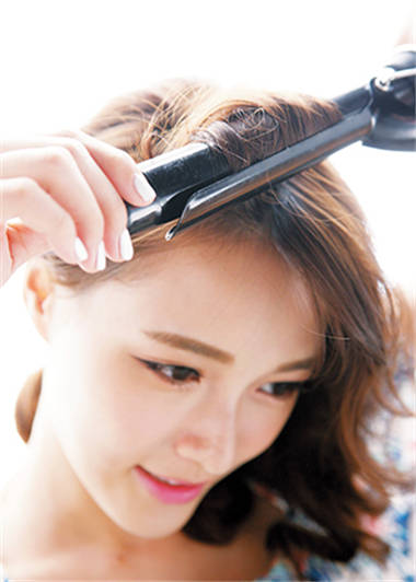 侧拨发不再只能性感 简单3招让你成为百变女王