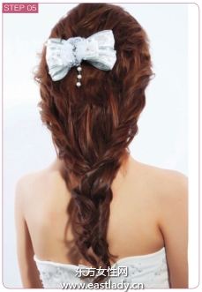 蝴蝶结搭配韩式刘海波浪卷展现优雅气质