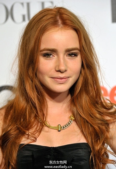 长、短、直、卷全都Hold得住 莉莉柯林斯发型全纪录