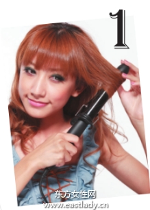 螺旋俏卷双辫搭配花朵发箍找回活力与纯朴