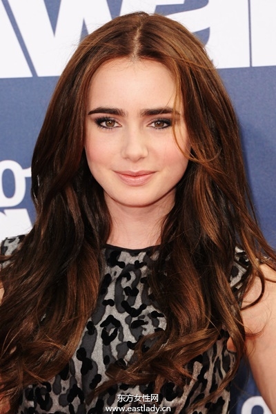 长、短、直、卷全都Hold得住 莉莉柯林斯发型全纪录