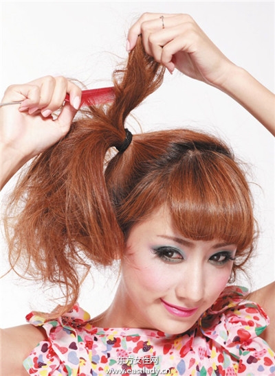 蓬松饱满双团子发提升俏皮少女气息