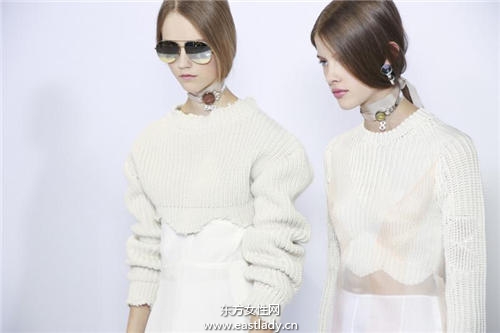 低马尾的几种变化 这样绑立马变小脸