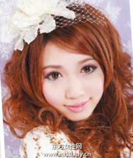 蓬松感韩式卷发发型 重塑萌女风