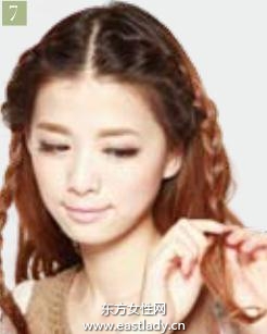 侧蝎子辫卷发发型让人眼前一亮