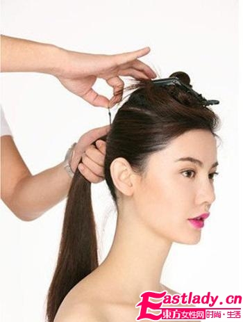 2013新款法式麻花辫的编法大方得体