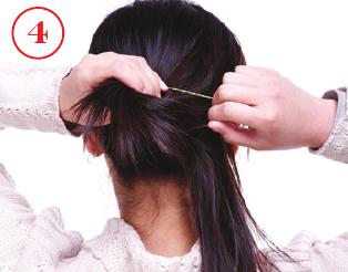 简单马尾辫的扎法 具有让脸变小的效果哦