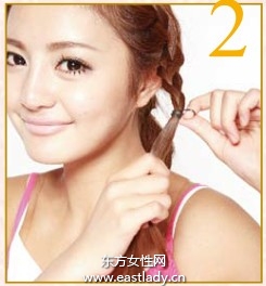 可爱不失端庄侧编发盘发发型