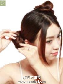嬉哈风格双丸子发型扎法