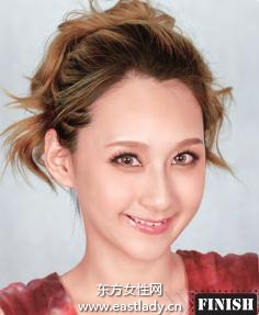 适合卷发美女的马尾发型造型