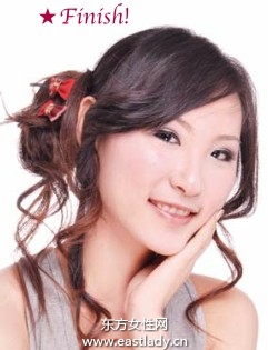 蝴蝶结对夹发型设计打造草莓般甜蜜心情