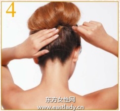 扎马尾辫卷出筒形刘海发型