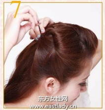 蓬松卷发塑造层次感呈现清爽印象