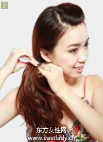 侧拧卷花苞头发型设计在平凡中大放异彩