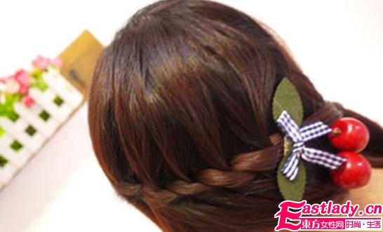 鱼骨辫编发教程打造减龄修颜时尚发型