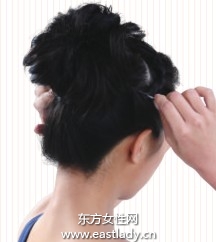 紧致双蜈蚣辫稳重增加亲切感