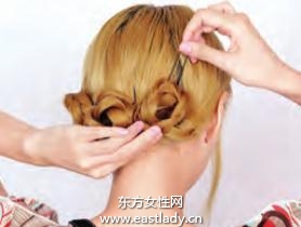 长发发型打造麻花辫使人更年轻