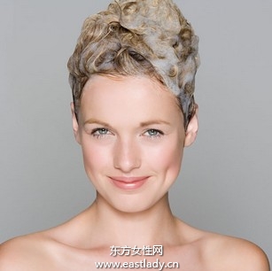 正确洗发步骤洗出靓丽乌发