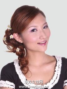 2013最新马尾辫的扎法图解