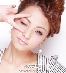 麻花辫式刘海突显淡淡小女人味