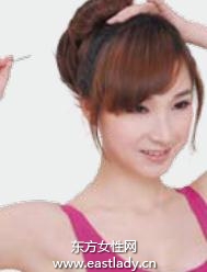 时尚花苞头扎法 透露出一丝女性的酷感