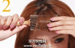 用卷发梳打理出蓬松卷发发型