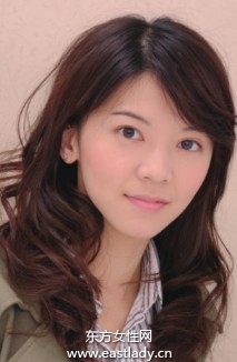 时尚卷发造型基本步骤体现女性温婉秀丽