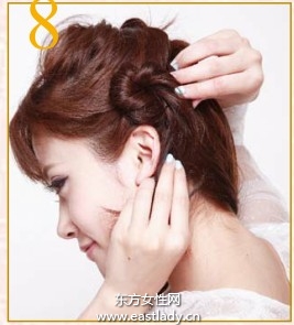 完美弧度花苞团子发简约而又不失造型感