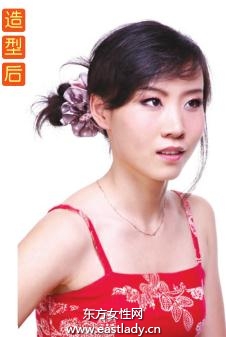 粉色花发夹打造迷人盘发发型