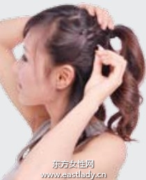 高发髻麻花辫打造少女般青春发型