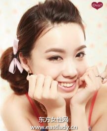 侧拧卷花苞头发型设计在平凡中大放异彩