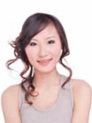 蝴蝶结对夹发型设计打造草莓般甜蜜心情