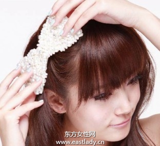 侧旋拧法发型设计摆脱翘起发型