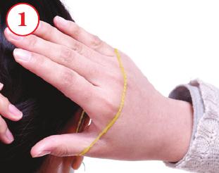 简单马尾辫的扎法 具有让脸变小的效果哦