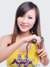 顺直披肩长发更显女性坚毅俏皮