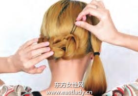 长发发型打造麻花辫使人更年轻