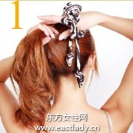 俏皮马尾侧翘辫法造型设计