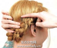 2013今年最流行的发型清爽辫盘发发型