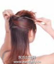 鹅黄色尖嘴夹搭配中长发透出娇媚感