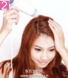 使用电吹风轻松调整发线