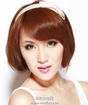 用麻花辫做出甜美短发造型