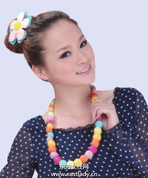 可爱丸子头发型设计散发无限美丽清凉气息