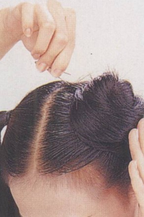 如何扎马尾 2012最潮马尾辫的扎法