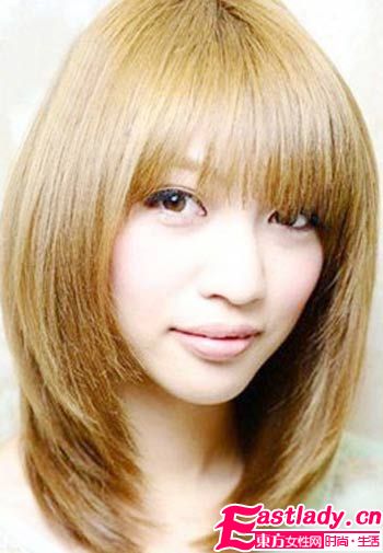 娇小美眉的甜美瘦脸直发发型