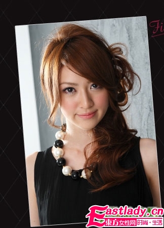 强荐 节日款靓丽发型DIY步骤图解