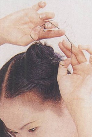 如何扎马尾 2012最潮马尾辫的扎法