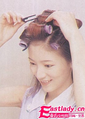 自然卷曲马尾辫的扎法 好看又有型