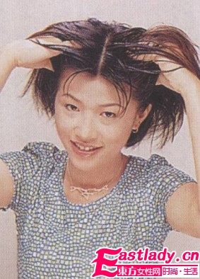 蓬松复古式短发发型彰显野性美